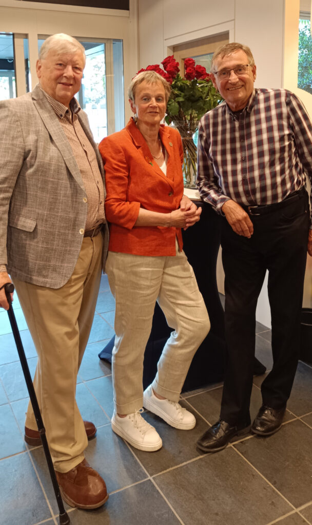 Oud-burgemeester van Almere, Hans Ouwerkerk en Martin Wiegertjes vierden in Lisse het vertrek van Lies Spruit.