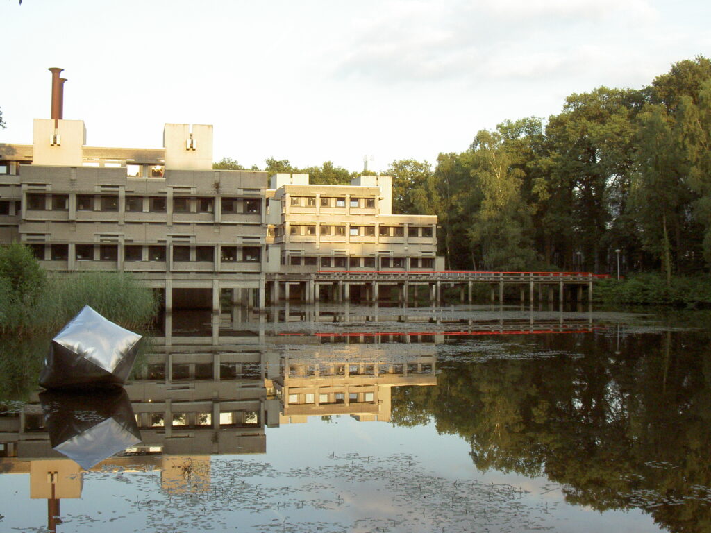 Cubicus, TU Twente (Berteun Damman (I self) - Public Domain - Wikipedia)